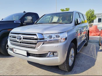 Toyota  Land Cruiser  VXR  2021  Automatic  117,000 Km  8 Cylinder  Four Wheel Drive (4WD)  SUV  Silver