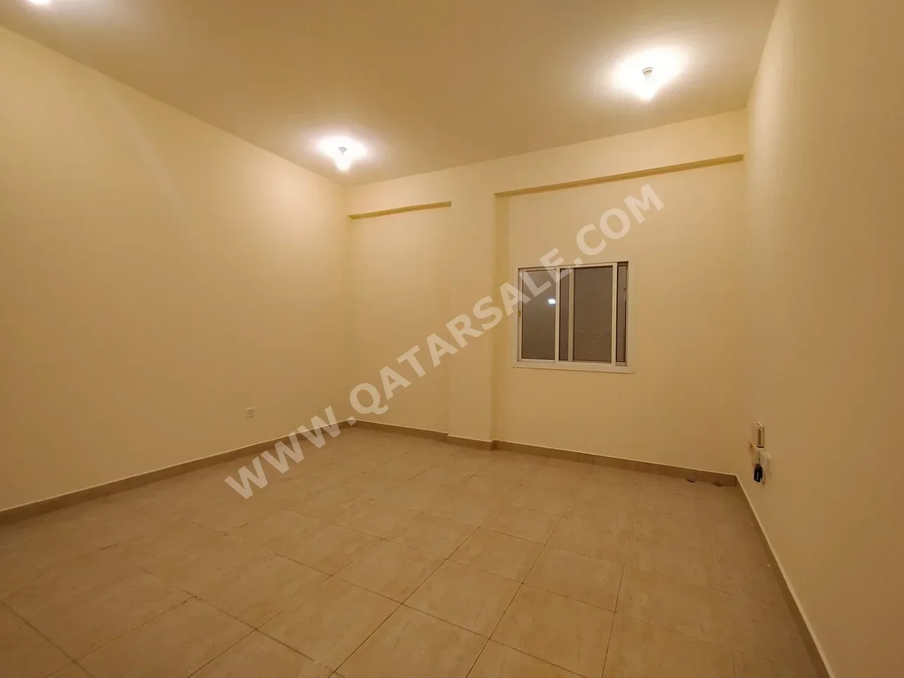 3 Bedrooms  Apartment  in Doha -  Fereej Bin Omran  Not Furnished