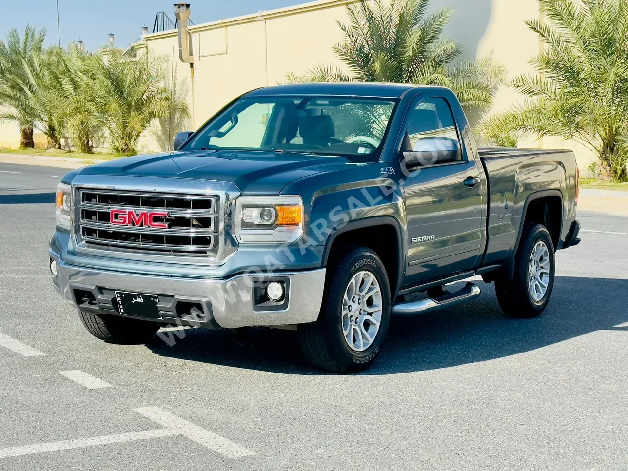 GMC  Sierra  2014  Automatic  57,000 Km  8 Cylinder  Four Wheel Drive (4WD)  Pick Up  Gray