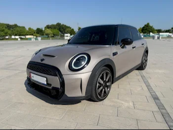 Mini  Cooper  S  2022  Automatic  23,000 Km  4 Cylinder  Front Wheel Drive (FWD)  Hatchback  Gold  With Warranty