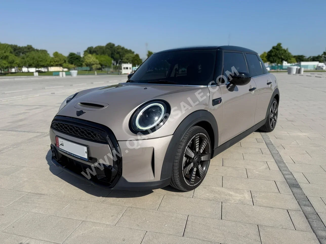 Mini  Cooper  S  2022  Automatic  23,000 Km  4 Cylinder  Front Wheel Drive (FWD)  Hatchback  Gold  With Warranty