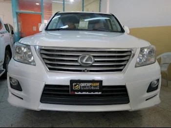 Lexus  LX  570  2011  Automatic  271,000 Km  8 Cylinder  Four Wheel Drive (4WD)  SUV  White