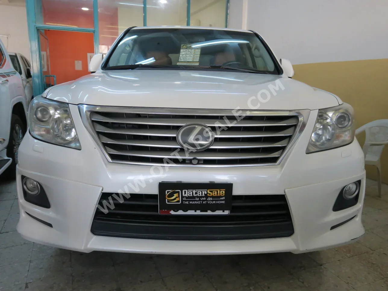 Lexus  LX  570  2011  Automatic  271,000 Km  8 Cylinder  Four Wheel Drive (4WD)  SUV  White