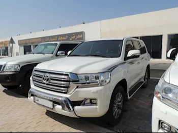 Toyota  Land Cruiser  VXR  2017  Automatic  117,000 Km  8 Cylinder  Four Wheel Drive (4WD)  SUV  White