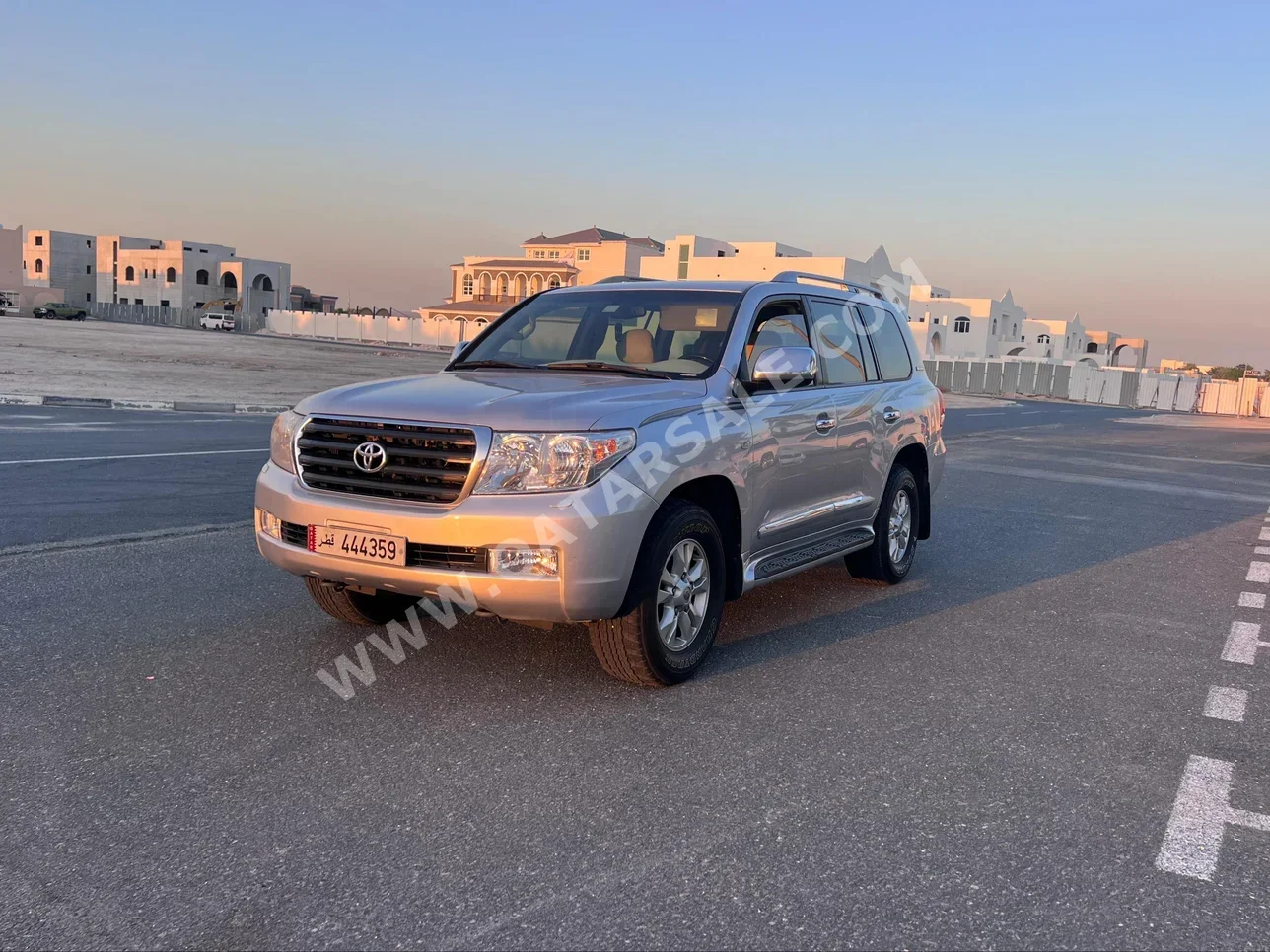 Toyota  Land Cruiser  GXR  2011  Automatic  339,000 Km  8 Cylinder  Four Wheel Drive (4WD)  SUV  Silver