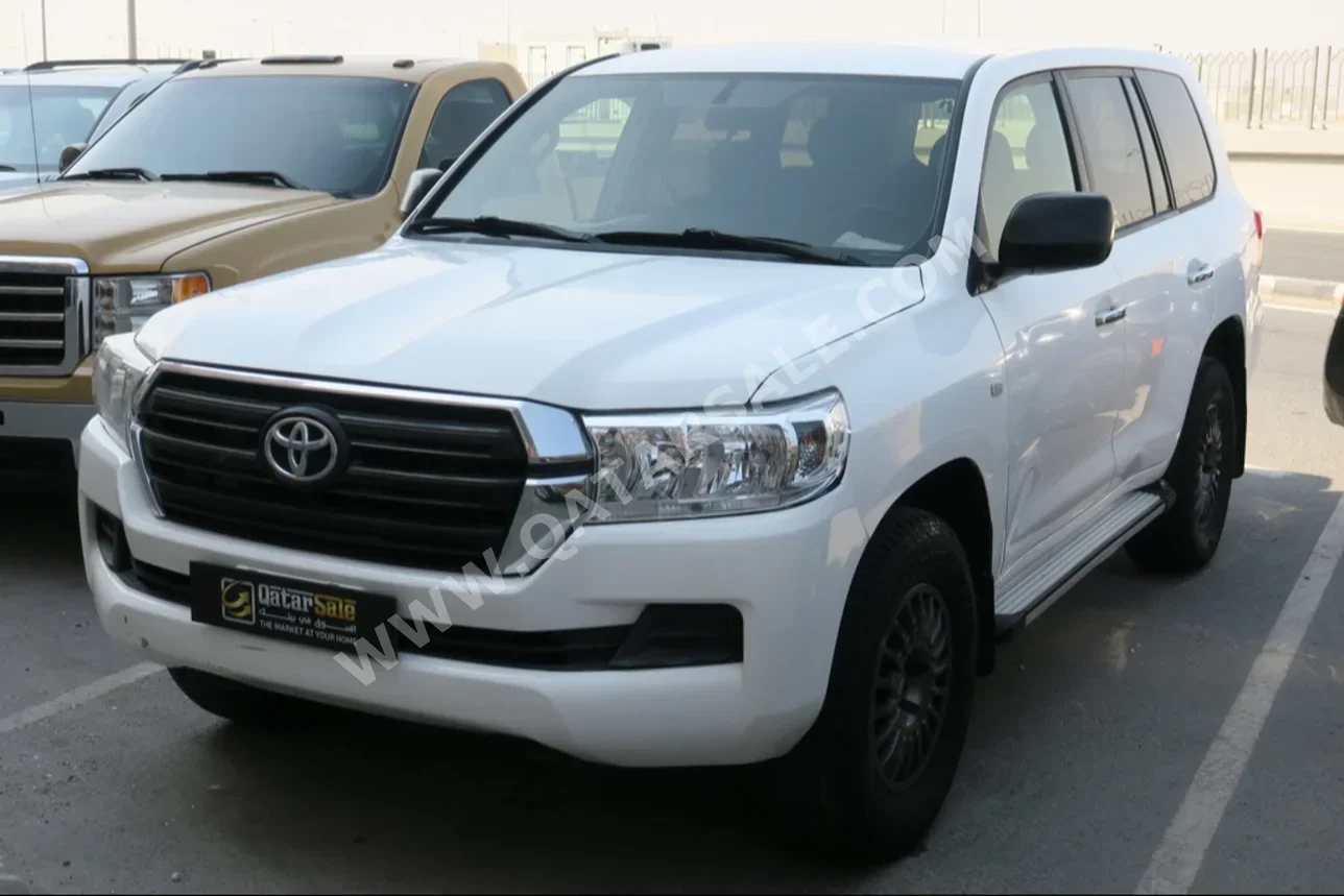 Toyota  Land Cruiser  G  2012  Manual  248,000 Km  6 Cylinder  Four Wheel Drive (4WD)  SUV  White