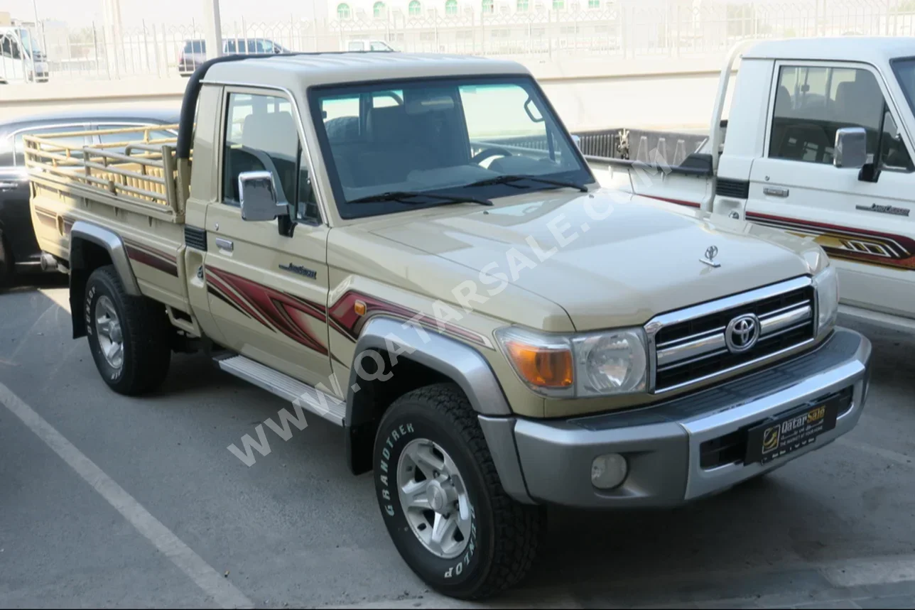 Toyota  Land Cruiser  LX  2012  Manual  81,000 Km  6 Cylinder  Four Wheel Drive (4WD)  Pick Up  Beige