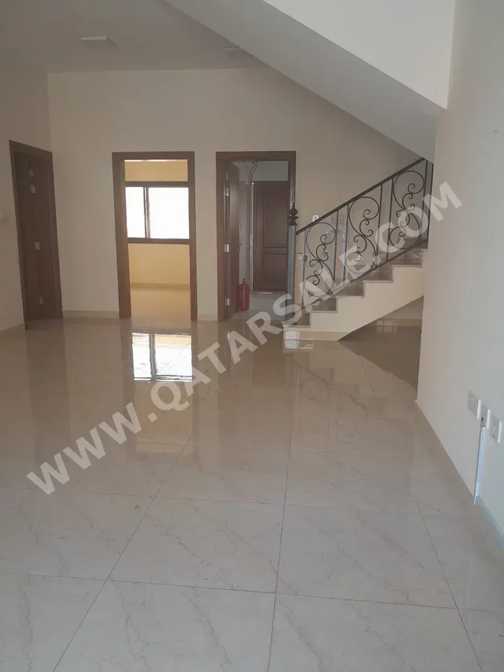 Compound  - Not Furnished  - Doha  - Al Markhiya  - 5 Bedrooms