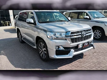 Toyota  Land Cruiser  VXR  2019  Automatic  167,000 Km  8 Cylinder  Four Wheel Drive (4WD)  SUV  Silver