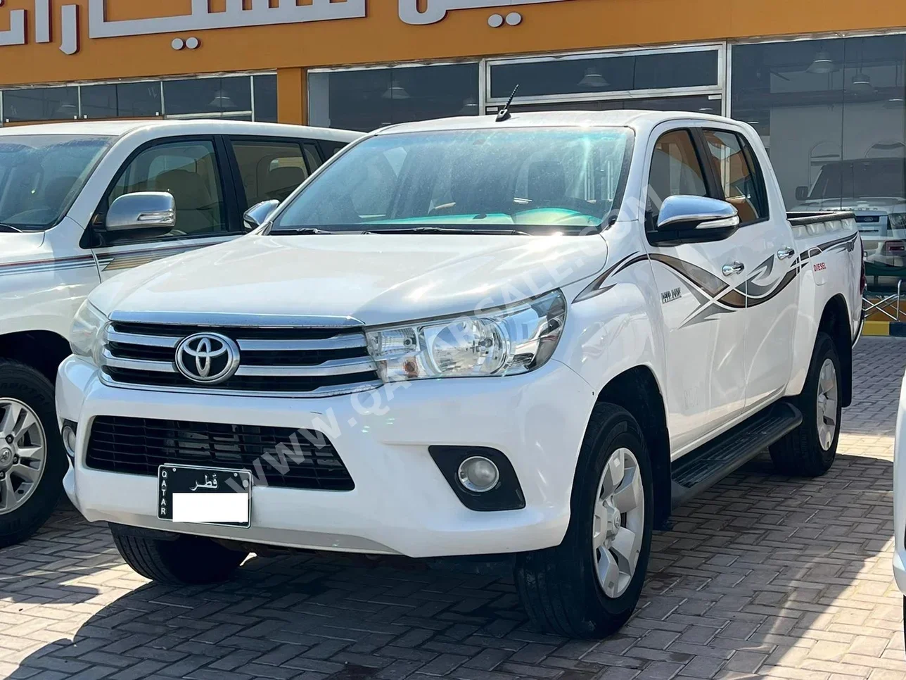 Toyota  Hilux  SR5  2017  Manual  130,000 Km  4 Cylinder  Four Wheel Drive (4WD)  Pick Up  White