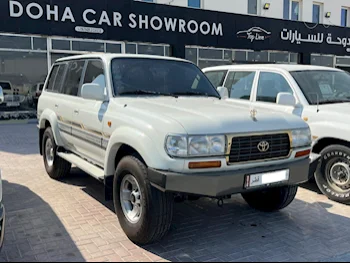 Toyota  Land Cruiser  VXR  1997  Automatic  445,000 Km  8 Cylinder  Four Wheel Drive (4WD)  SUV  White