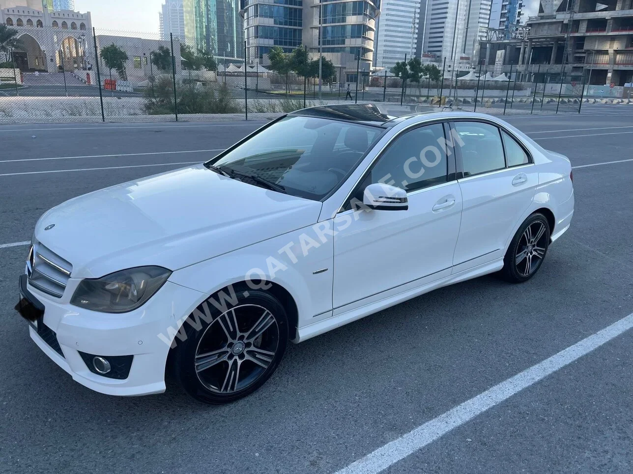 Mercedes-Benz  C-Class  200  2014  Automatic  91,000 Km  4 Cylinder  Rear Wheel Drive (RWD)  Sedan  White