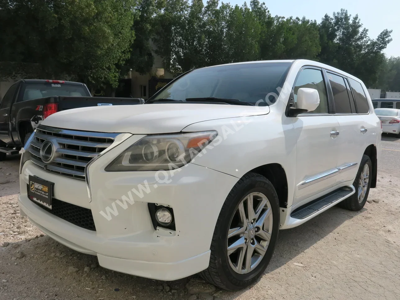 Lexus  LX  570  2013  Automatic  200,000 Km  8 Cylinder  Four Wheel Drive (4WD)  SUV  White