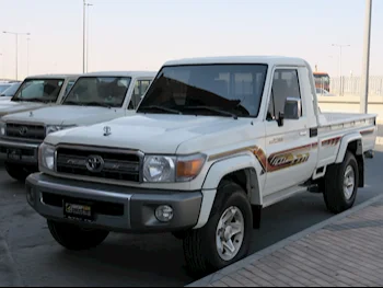 Toyota  Land Cruiser  LX  2021  Manual  130,000 Km  6 Cylinder  Four Wheel Drive (4WD)  Pick Up  White