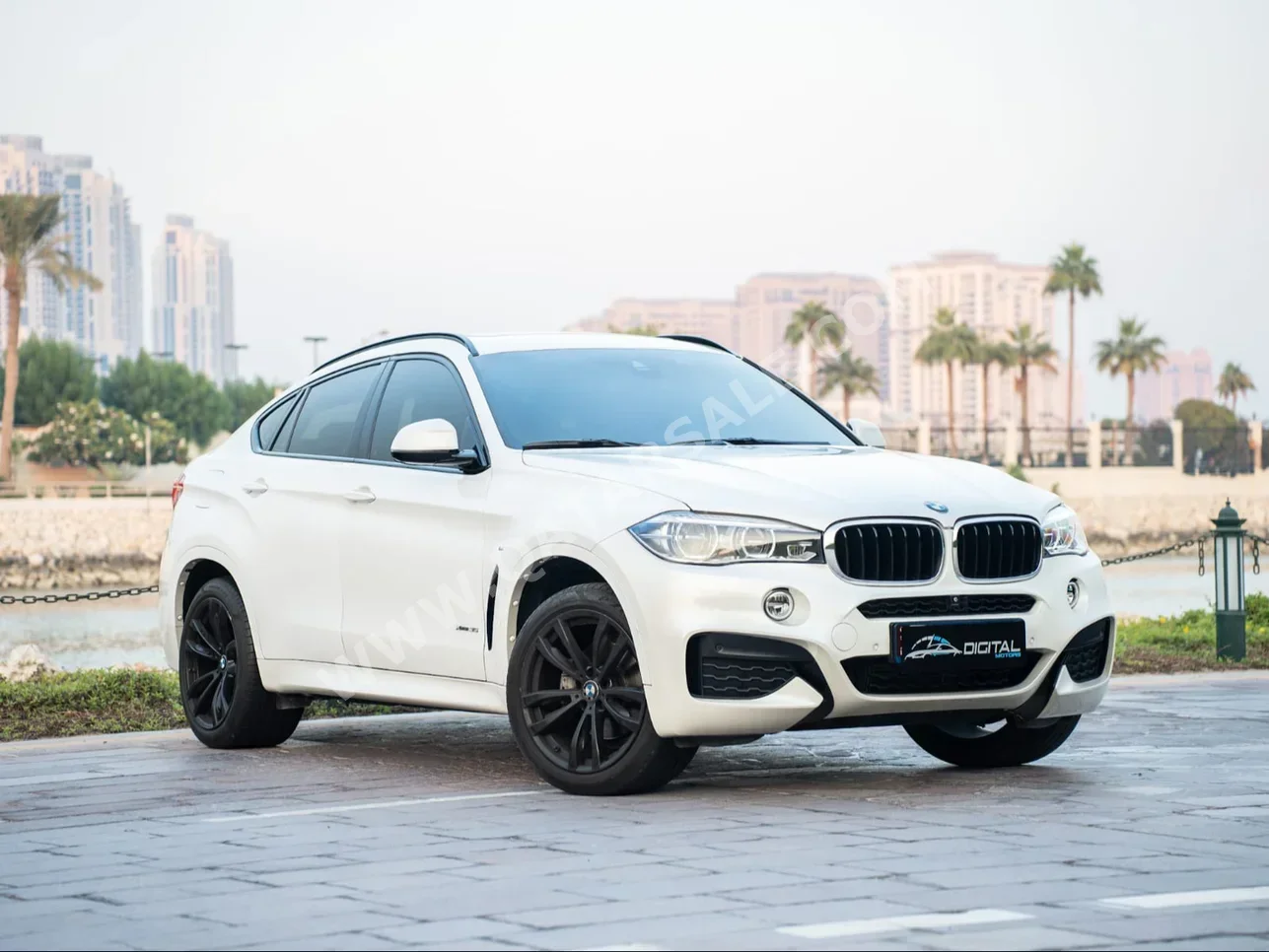 BMW  X-Series  X6  2019  Automatic  64,000 Km  8 Cylinder  Four Wheel Drive (4WD)  SUV  White