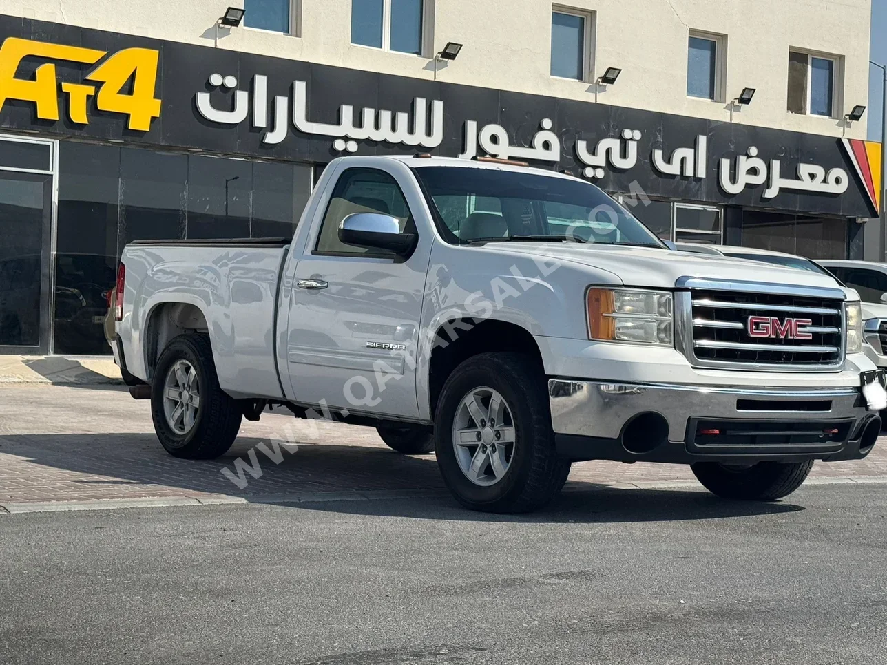 GMC  Sierra  1500  2013  Automatic  298,000 Km  8 Cylinder  Four Wheel Drive (4WD)  Pick Up  White