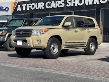 Toyota  Land Cruiser  GXR  2015  Automatic  247,000 Km  8 Cylinder  Four Wheel Drive (4WD)  SUV  Beige