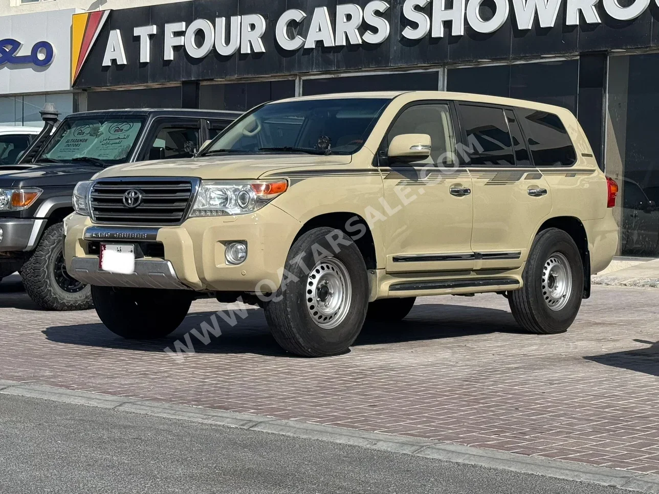 Toyota  Land Cruiser  GXR  2015  Automatic  247,000 Km  8 Cylinder  Four Wheel Drive (4WD)  SUV  Beige