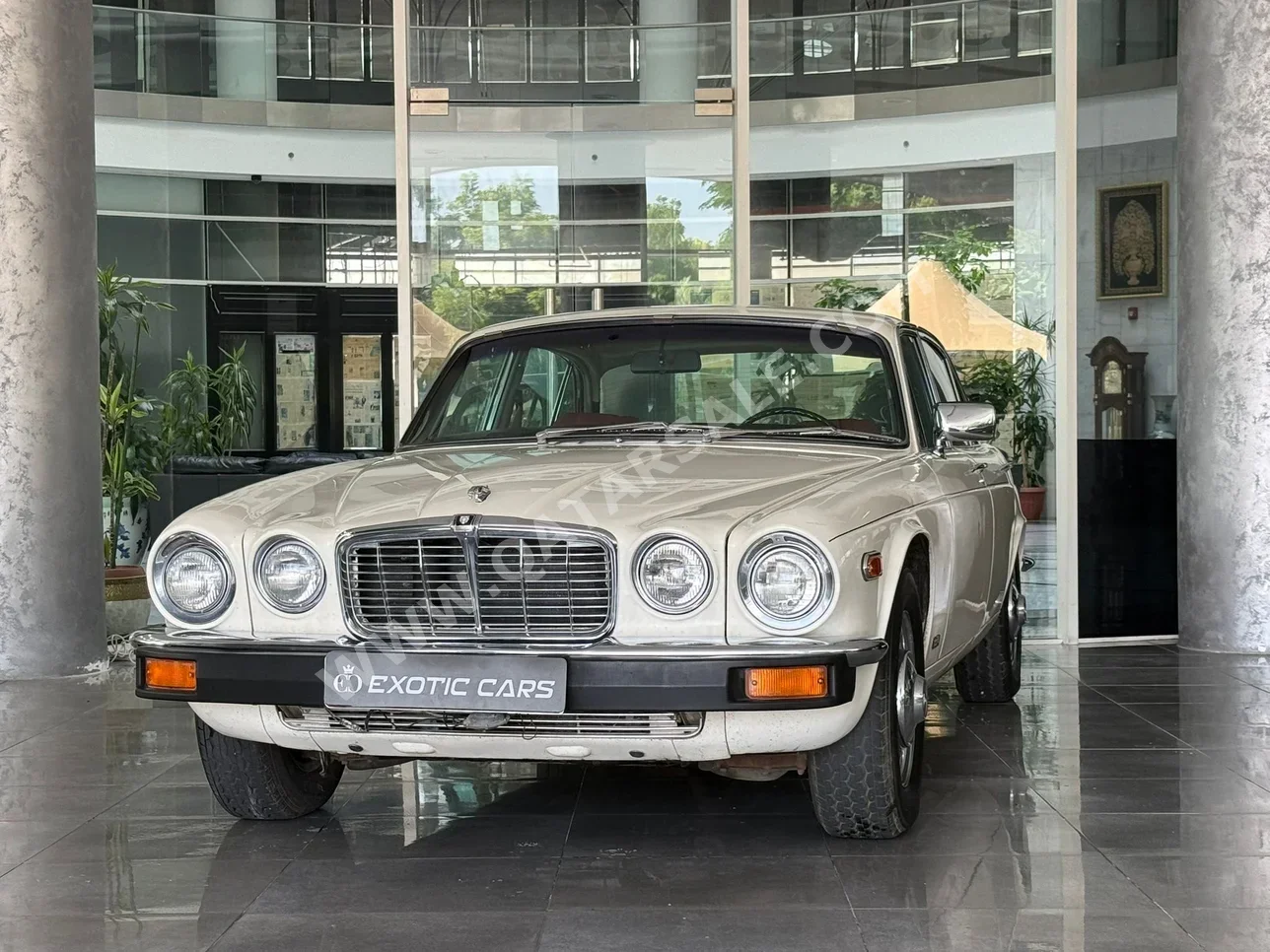 Jaguar  XJ  1978  Automatic  70,000 Km  12 Cylinder  Rear Wheel Drive (RWD)  Sedan  Beige