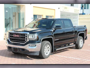 GMC  Sierra  SLE  2017  Automatic  166,000 Km  8 Cylinder  Four Wheel Drive (4WD)  Pick Up  Black