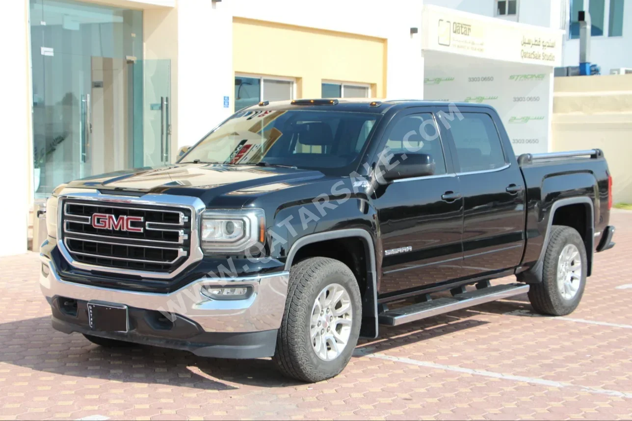 GMC  Sierra  SLE  2017  Automatic  166,000 Km  8 Cylinder  Four Wheel Drive (4WD)  Pick Up  Black