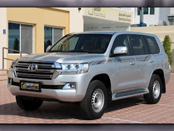 Toyota  Land Cruiser  GXR  2017  Automatic  365,000 Km  6 Cylinder  Four Wheel Drive (4WD)  SUV  Silver