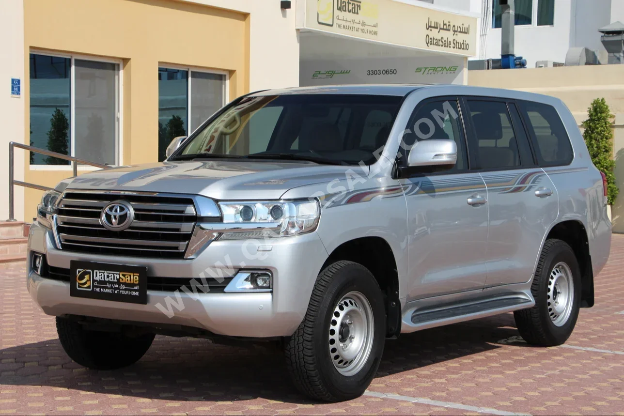 Toyota  Land Cruiser  GXR  2017  Automatic  365,000 Km  6 Cylinder  Four Wheel Drive (4WD)  SUV  Silver