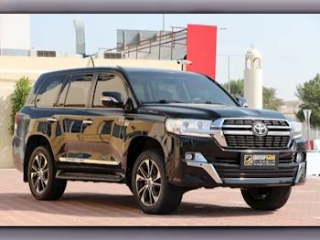 Toyota  Land Cruiser  VXR  2016  Automatic  133,000 Km  8 Cylinder  Four Wheel Drive (4WD)  SUV  Black