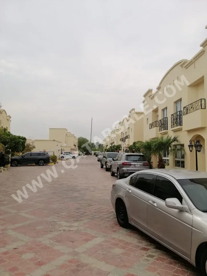 Labour Camp Family Residential  - Not Furnished  - Al Rayyan  - Al Maamoura  - 4 Bedrooms