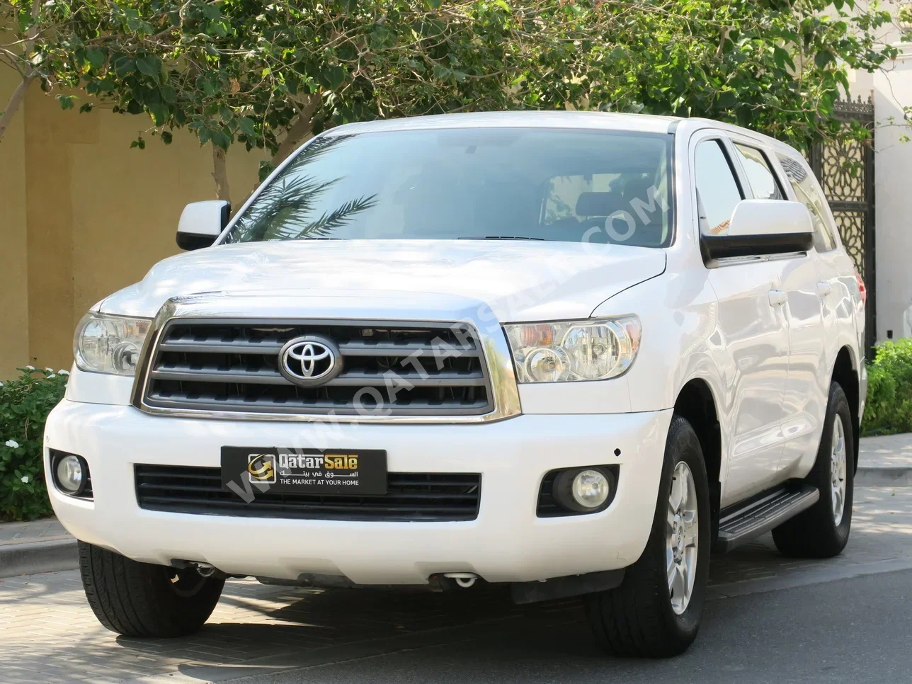 Toyota  Sequoia  2015  Automatic  320,000 Km  8 Cylinder  Four Wheel Drive (4WD)  SUV  White