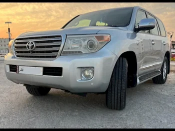 Toyota  Land Cruiser  VXR  2013  Automatic  237,000 Km  8 Cylinder  Four Wheel Drive (4WD)  SUV  Silver