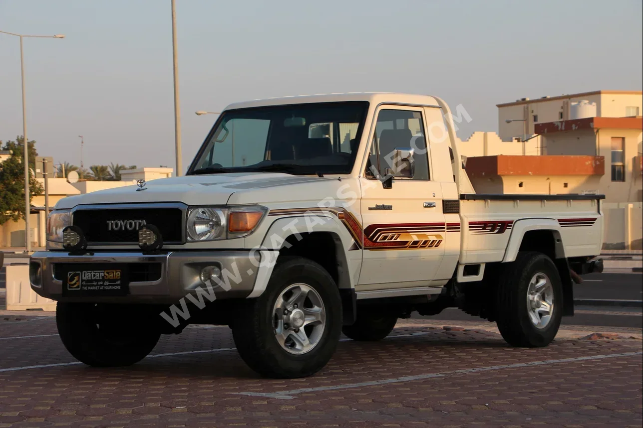 Toyota  Land Cruiser  LX  2019  Manual  83,000 Km  6 Cylinder  Four Wheel Drive (4WD)  Pick Up  White