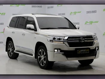 Toyota  Land Cruiser  VXR  2017  Automatic  133,000 Km  8 Cylinder  Four Wheel Drive (4WD)  SUV  White