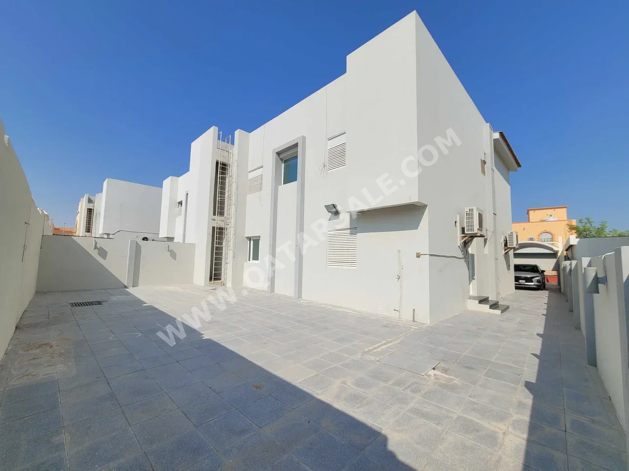 Family Residential  - Not Furnished  - Al Rayyan  - Izghawa  - 4 Bedrooms