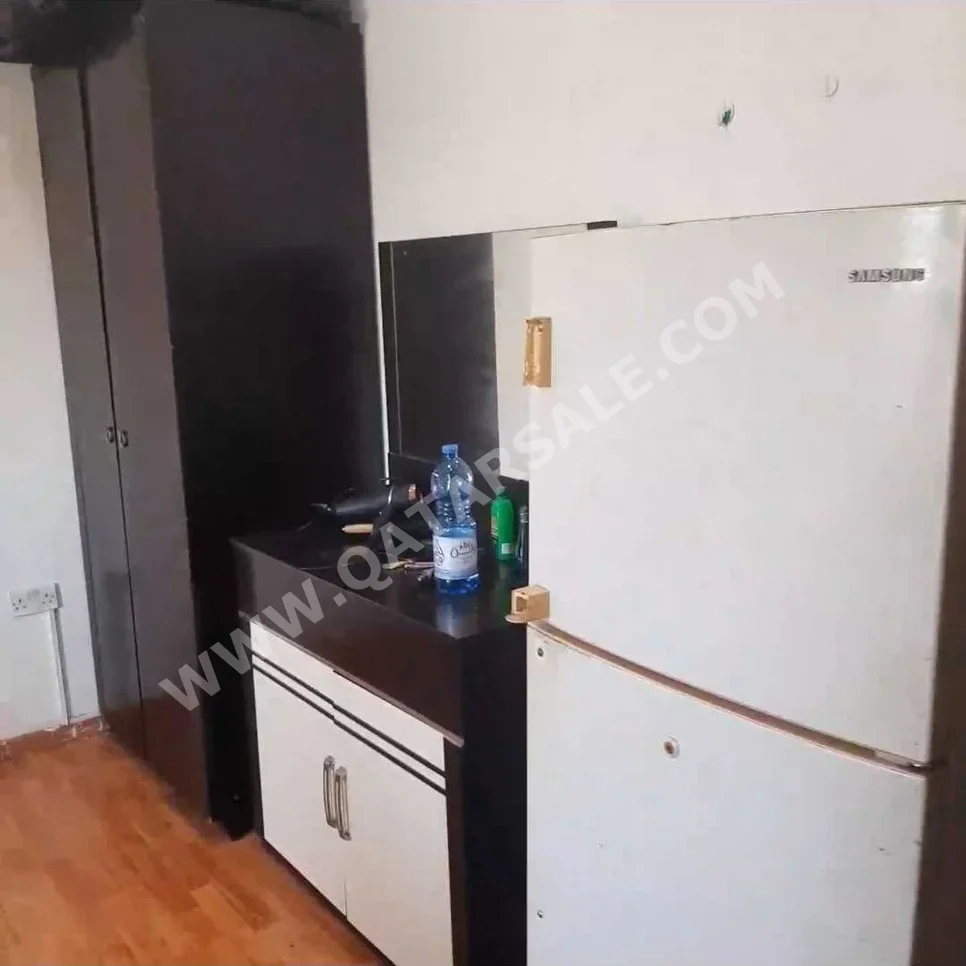 1 Bedrooms  Studio  For Rent  in Doha -  Al Tarfa  Fully Furnished