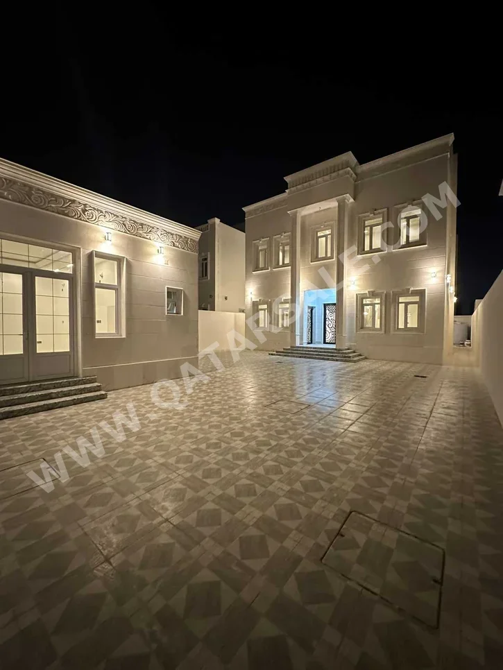 Family Residential  - Semi Furnished  - Al Daayen  - Umm Qarn  - 8 Bedrooms