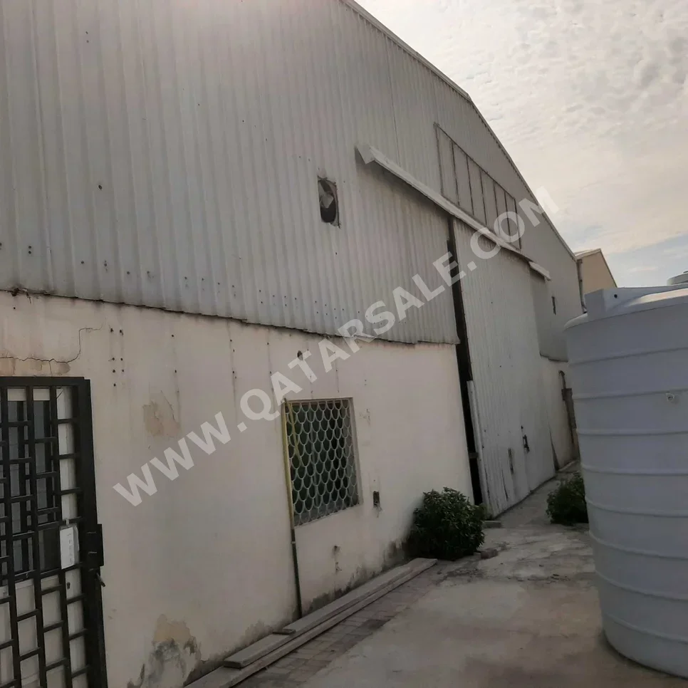 Warehouses & Stores - Al Rayyan  - Industrial Area  -Area Size: 800 Square Meter