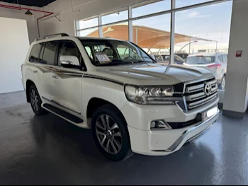 Toyota  Land Cruiser  VXS  2016  Automatic  185,000 Km  8 Cylinder  Four Wheel Drive (4WD)  SUV  White