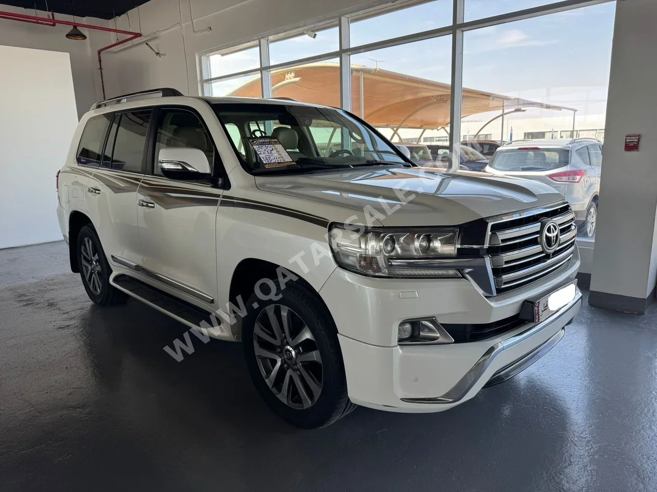 Toyota  Land Cruiser  VXS  2016  Automatic  185,000 Km  8 Cylinder  Four Wheel Drive (4WD)  SUV  White