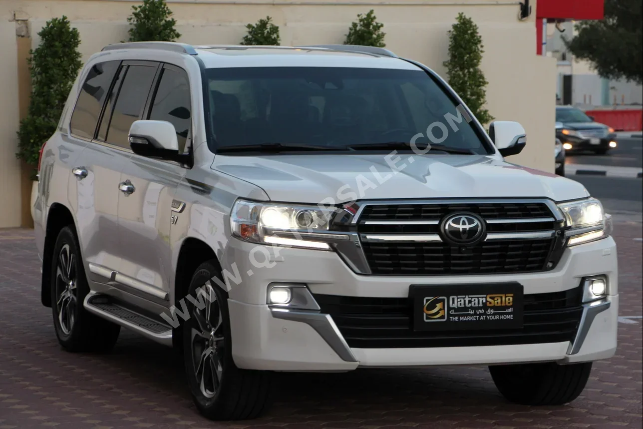 Toyota  Land Cruiser  VXR- Grand Touring S  2020  Automatic  111,000 Km  8 Cylinder  Four Wheel Drive (4WD)  SUV  White