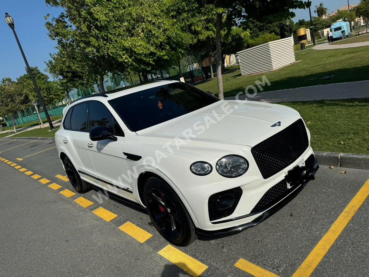 Bentley  Bentayga  S  2023  Automatic  5,600 Km  8 Cylinder  Four Wheel Drive (4WD)  SUV  White  With Warranty