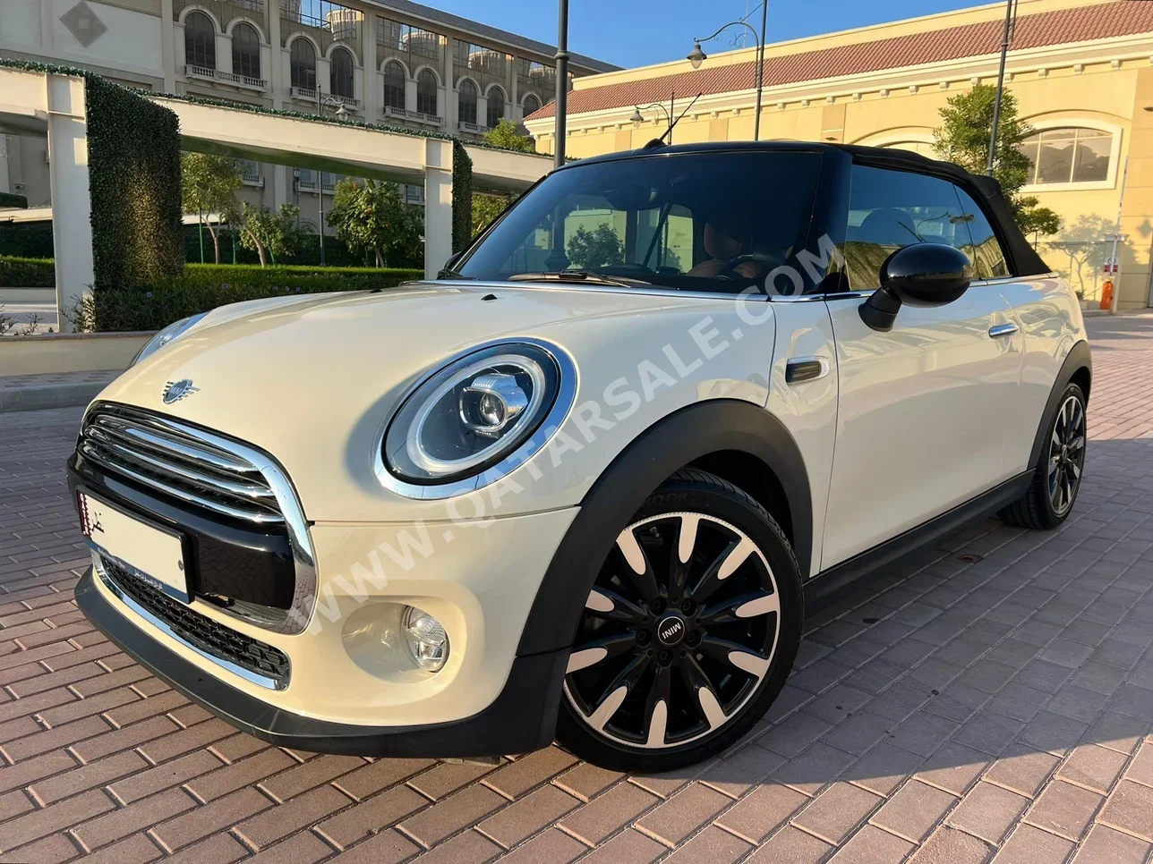 Mini  Cooper  2019  Automatic  19,342 Km  4 Cylinder  Front Wheel Drive (FWD)  Hatchback  Beige