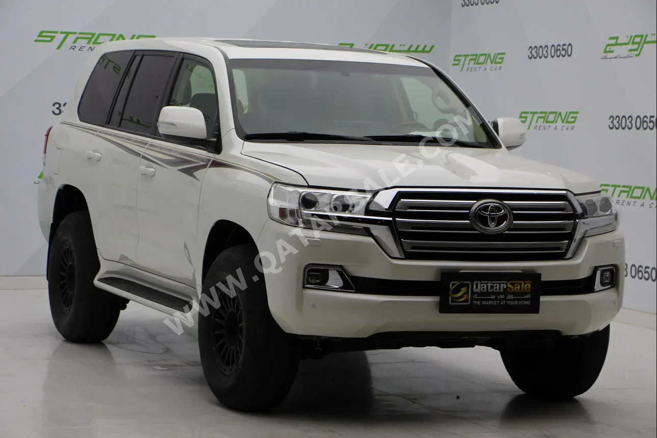 Toyota  Land Cruiser  GXR  2018  Automatic  138,000 Km  8 Cylinder  Four Wheel Drive (4WD)  SUV  White