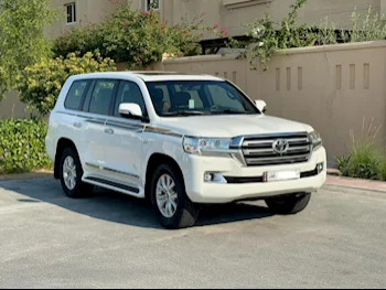 Toyota  Land Cruiser  VXR  2016  Automatic  240,000 Km  8 Cylinder  Four Wheel Drive (4WD)  SUV  White