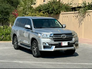 Toyota  Land Cruiser  VXR  2020  Automatic  120,000 Km  8 Cylinder  Four Wheel Drive (4WD)  SUV  Silver