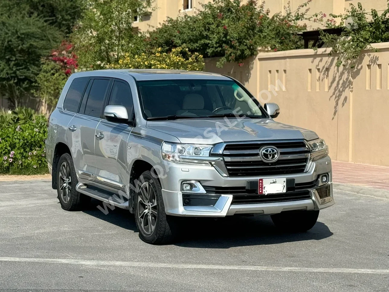 Toyota  Land Cruiser  VXR  2020  Automatic  120,000 Km  8 Cylinder  Four Wheel Drive (4WD)  SUV  Silver