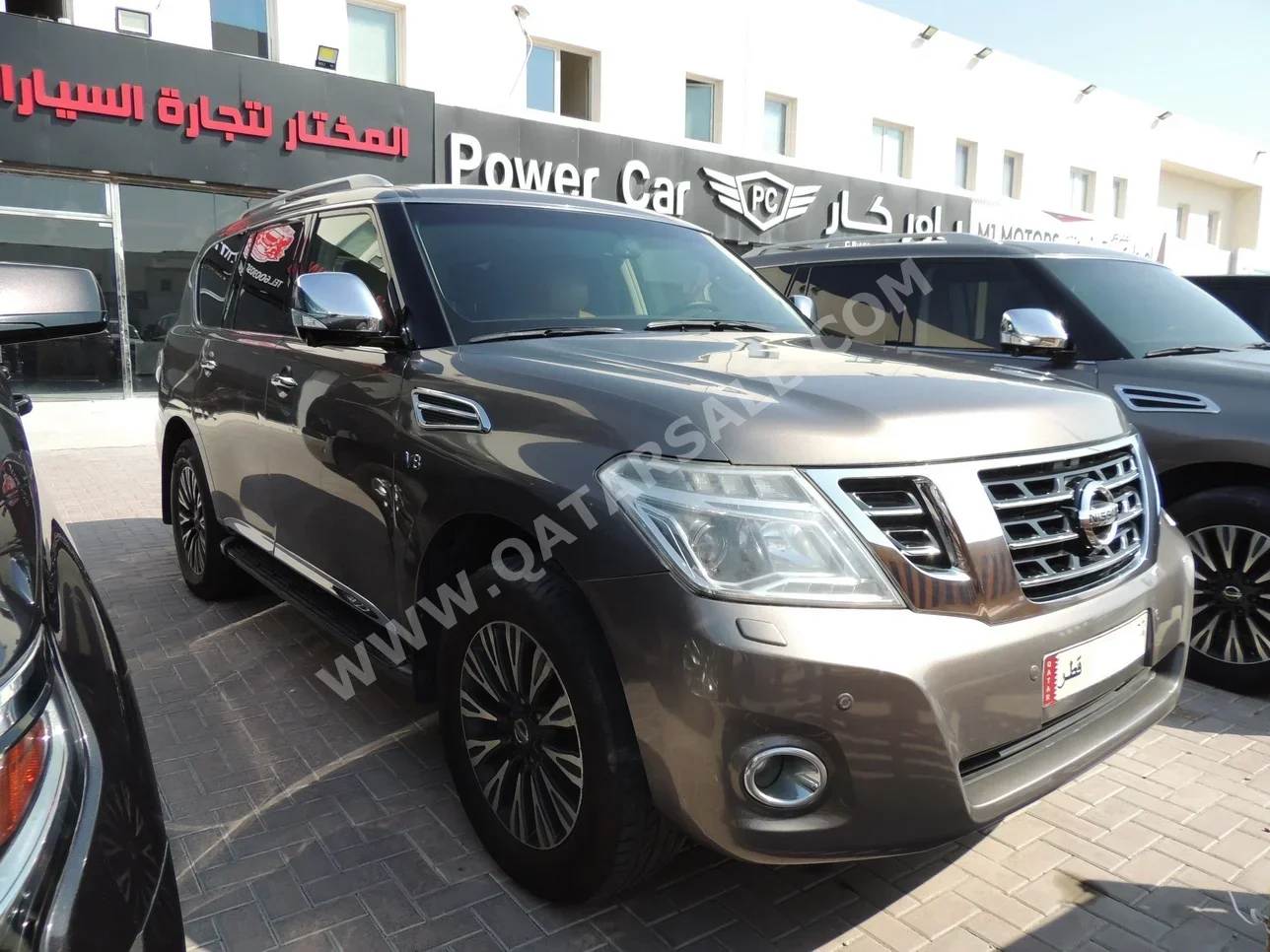 Nissan  Patrol  Platinum  2014  Automatic  320,000 Km  8 Cylinder  Four Wheel Drive (4WD)  SUV  Gray