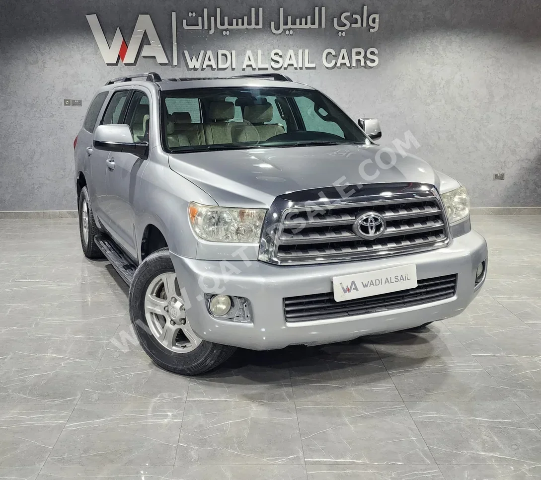 Toyota  Sequoia  2014  Automatic  337,000 Km  8 Cylinder  Four Wheel Drive (4WD)  SUV  Silver