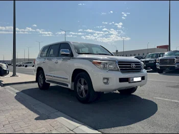 Toyota  Land Cruiser  GXR  2014  Automatic  257,000 Km  8 Cylinder  Four Wheel Drive (4WD)  SUV  White