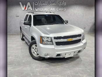 Chevrolet  Avalanche  2013  Automatic  214,000 Km  8 Cylinder  Four Wheel Drive (4WD)  Pick Up  Silver